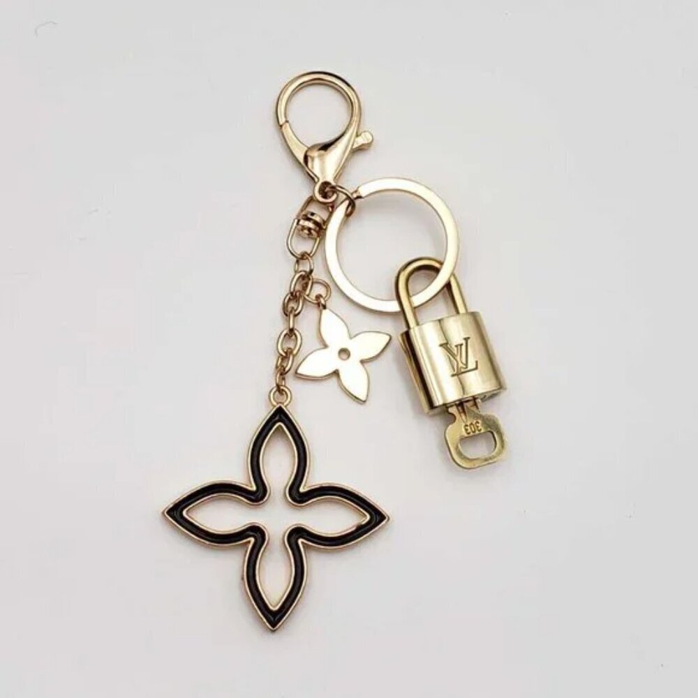 Louis Vuitton Gold Padlock 🔒 Key Set Authentic LV w/ Unbranded Clover Keychain - Picture 2 of 9